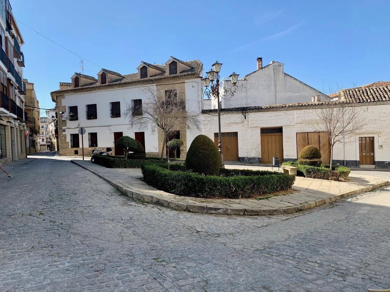 Vista de la Plaza Cándido Elorza de Baeza.
