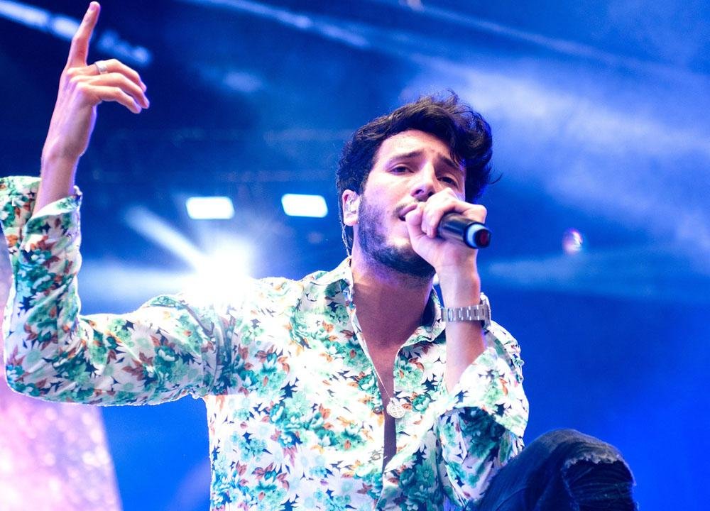 Momento de una de las actuaciones del artista colombiano, Sebastián Yatra.