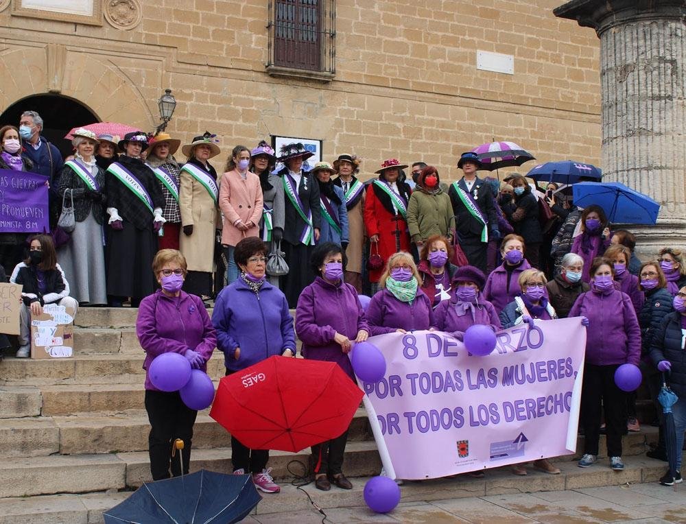 Concentración por el Día Internacional de la Mujer en Úbeda.