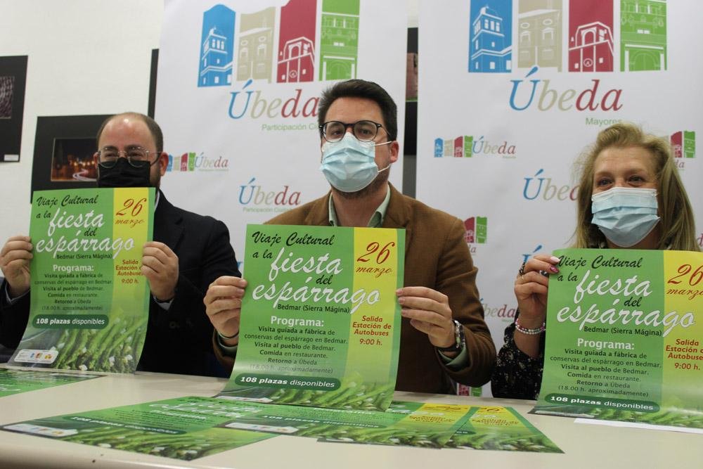 Pablo Ruiz, Francisco Javier Lozano y Magdalena Urrutia, durante la presentación del evento. // Úbeda Comarcal.