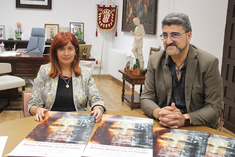 Antonia Olivares y Casto Martín durante la presentación.