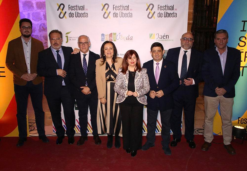 Autoridades que han participado en este acto.// Úbeda Comarcal.