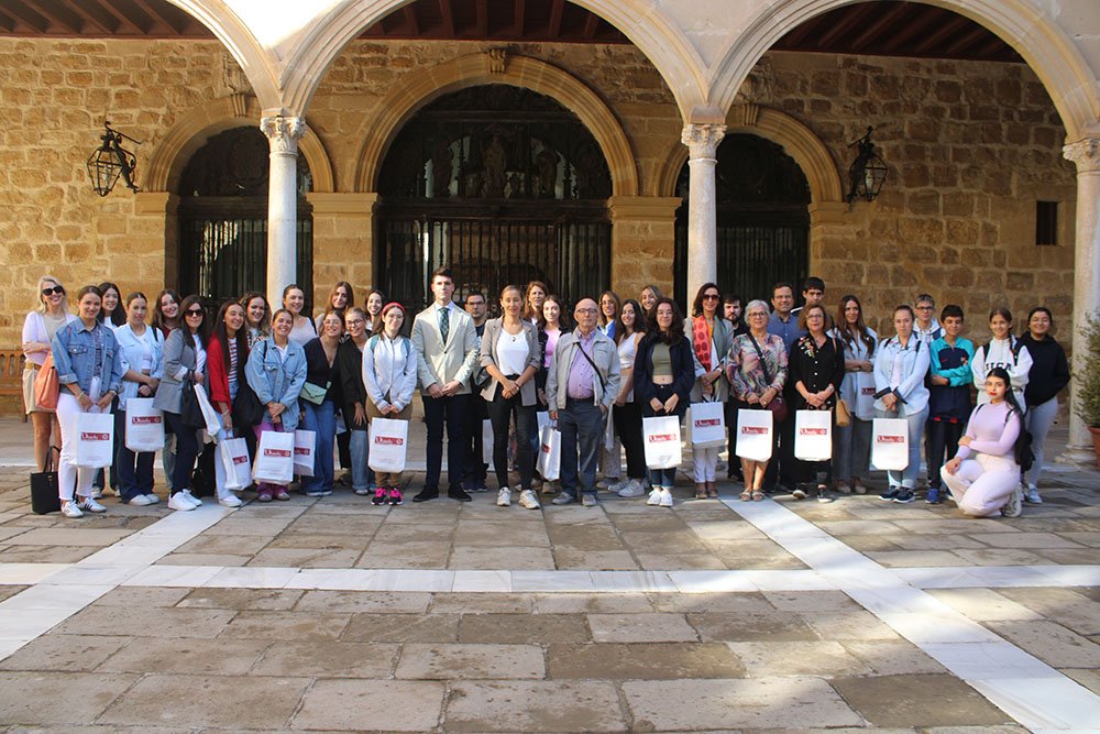 Entrega de diplomas a los voluntarios.