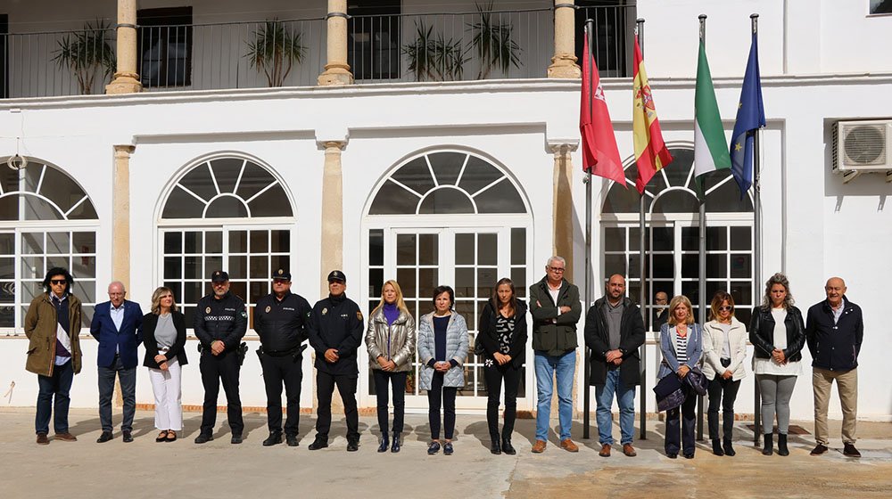 Minuto de silencio del Ayuntamiento de Úbeda en solidaridad con los afectados por la DANA.