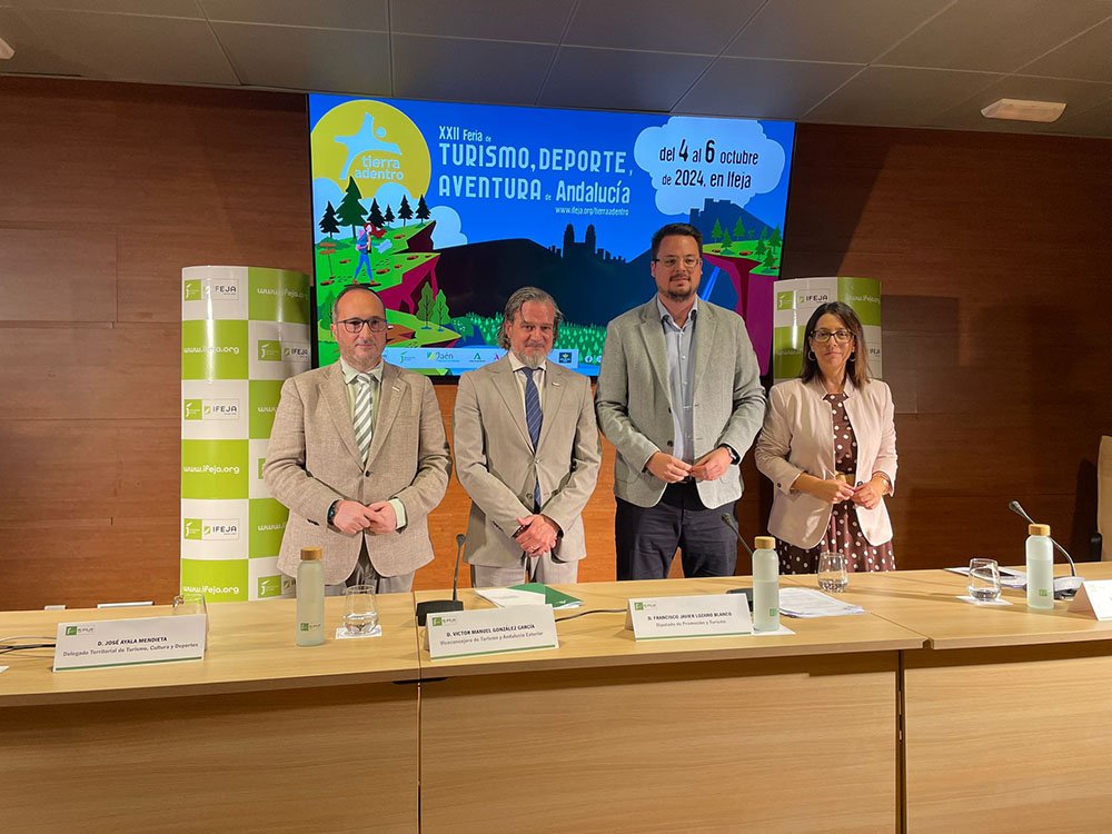 José Ayala, Víctor González, Francisco Javier Lozano y África Colomo han estado presentes en este acto.