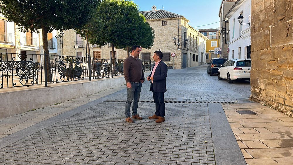 José Diego Soriano y Paco Reyes en la visita del presidente de la Diputación a Begíjar.