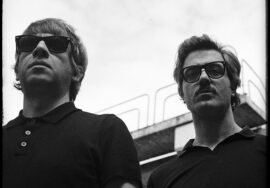 Pedro de Dios (guitarra y voz) y Carlos Jimena (batería)