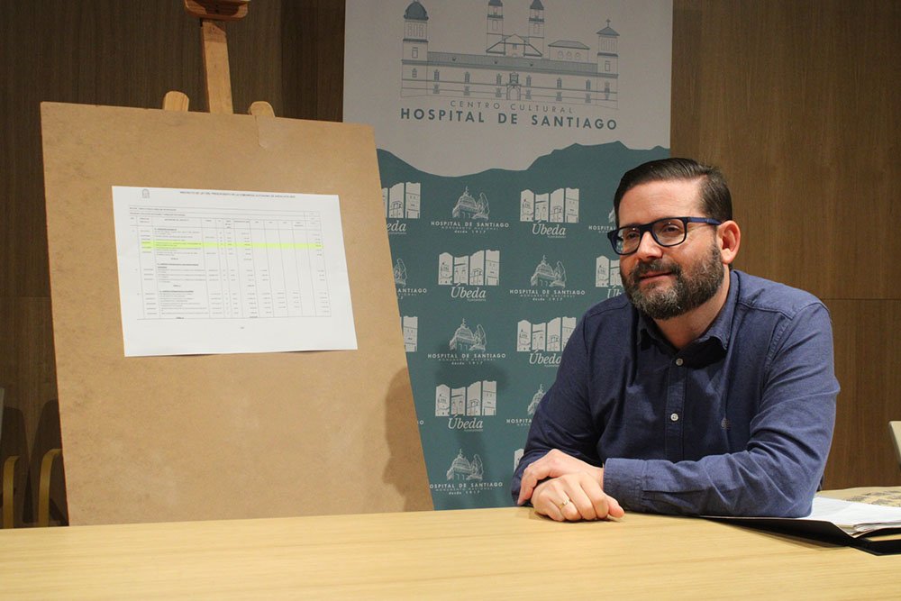 El concejal de Educación de Úbeda, Pedro Jesús López González, tras su intervención.