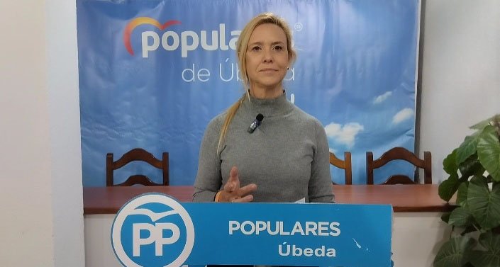 La concejal del Partido Popular de Úbeda, Maite Hurtado, durante su intervención.