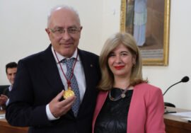 La alcaldesa de Úbeda, Antonia Olivares y Juan de la Cruz Martínez Barba.