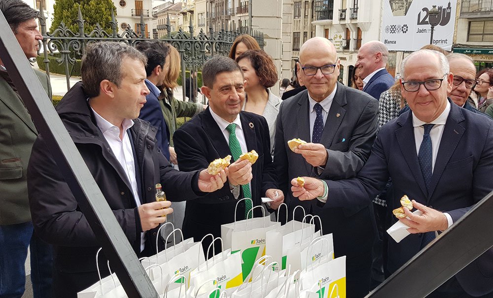 Julio Millán, Paco Reyes, Manuel Fernández y Jesús Estrella, en el desayuno molinero ofrecido por la Diputación con motivo del Día de Andalucía.