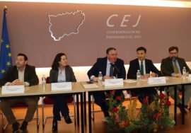 Bartolomé González preside la reunión de la Asamblea General y Electoral 2025.