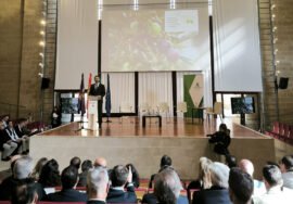 Ramón Fernández-Pacheco, consejero de Agricultura, Pesca, Agua y Desarrollo Rural, durante la presentación de la I Estrategia Andaluza del Olivar.