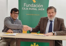 Acto de la firma del convenio de colaboración entre las dos entidades.