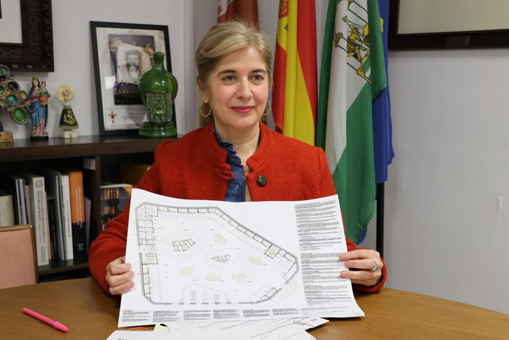 La alcaldesa de Úbeda, Antonia Olivares, tras su intervención.