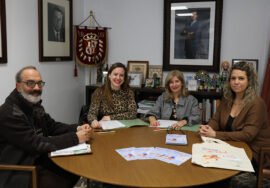 Momento de la firma del convenio con la Asociación APRAF-A.
