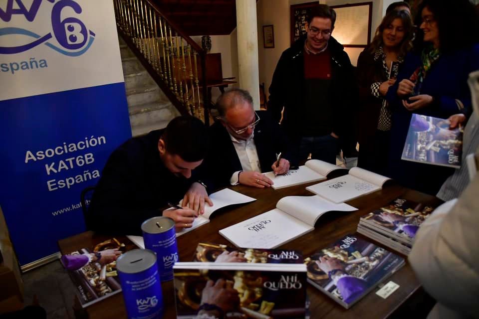 imagen de la firma de la obra.
