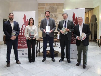 Foto de familia de la organización del XIV Certamen de Novela Histórica 'Ciudad de Úbeda'.