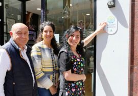 María Blanco recibe la Carta de Artesana.
