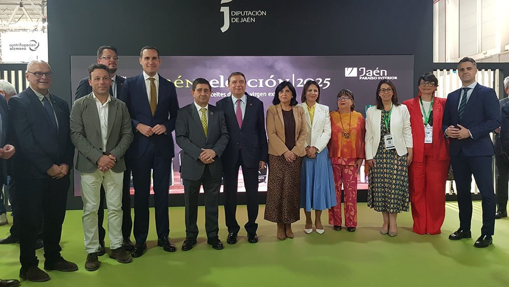 Visita al estand de la Diputación en Expoliva