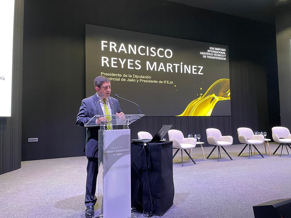 Reyes en la inauguración del Simpusium Científico-Técnico.