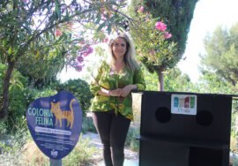 La concejala de Bienestar Animal, Natalia Pérez Merino, durante su visita a la colonia felina.