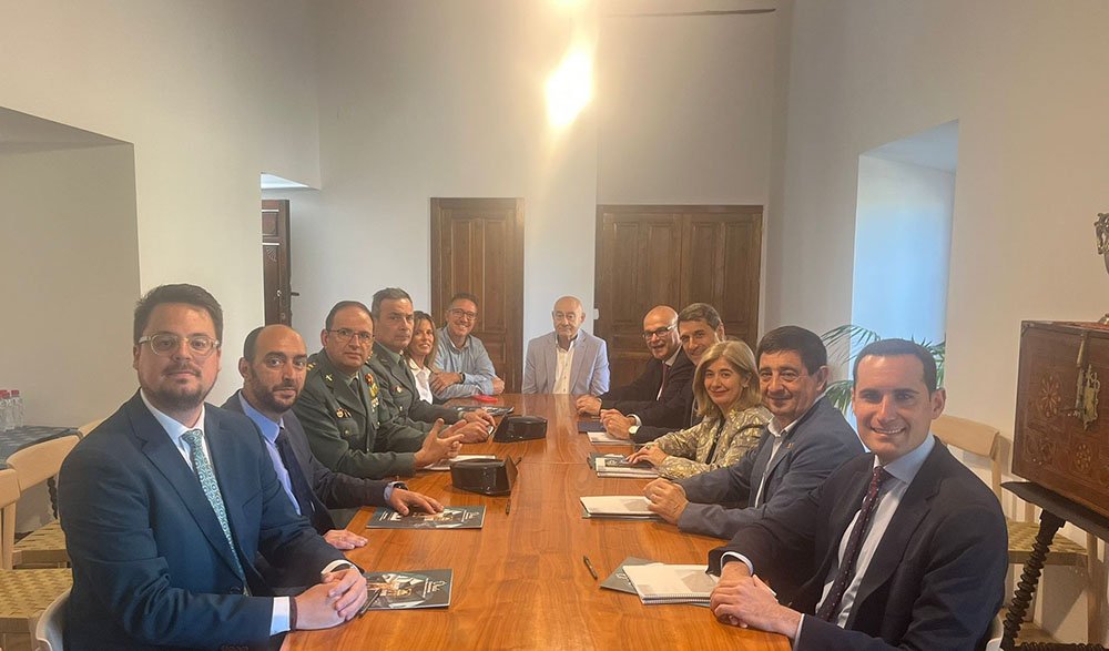 Reunión de las distintas administraciones implicadas en la apertura de la Academia de la Guardia Civil de Úbeda