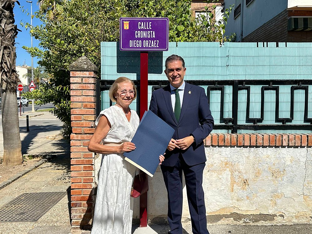 inauguración de la calle Cronista Diego Orzáez.