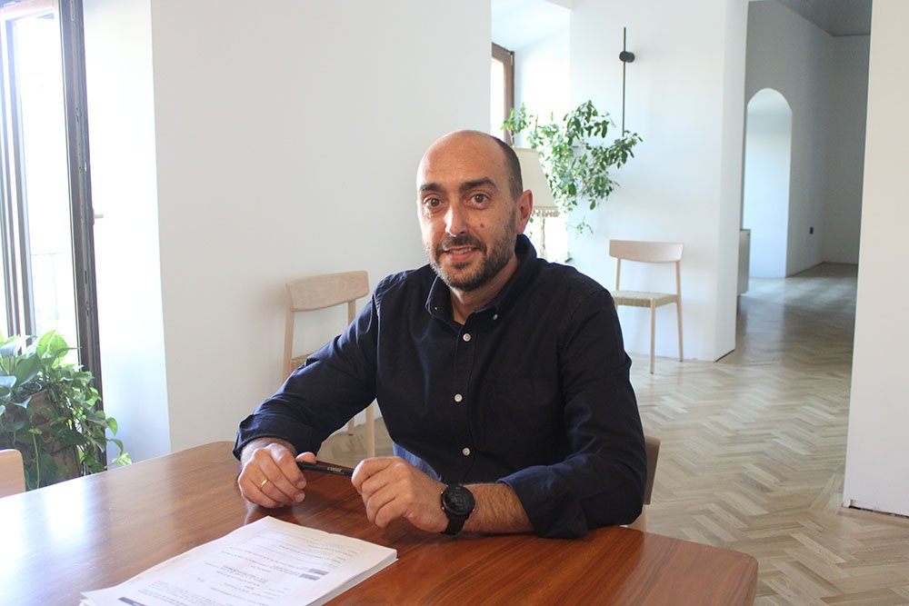 El primer teniente de alcalde, Javier Gámez, tras su intervención.