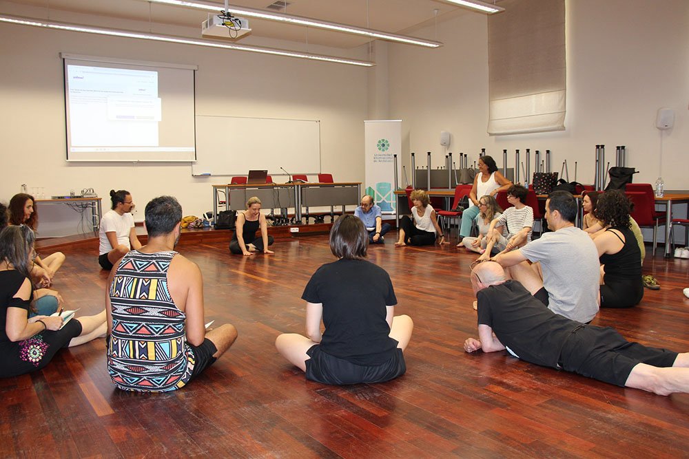 Alumnado en uno de los cursos de la Escuela de Teatro de la UNIA en Baeza-