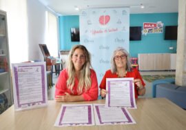 La concejala de Bienestar Social, Natalia Pérez Merino junto a la presidenta de la Asociación, Encarnación Martínez Bayona.