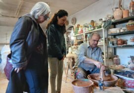 El maestro artesano Alberto Alameda en su taller de Úbeda.