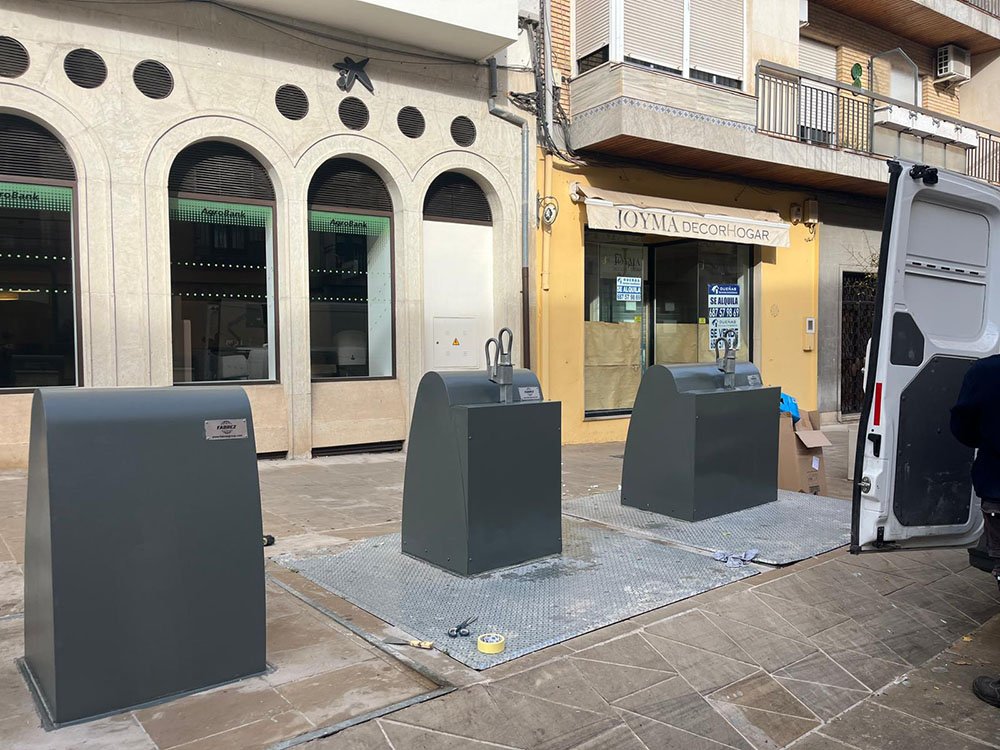 Limpieza y puesta a punto de los contenedores soterrados de Úbeda.