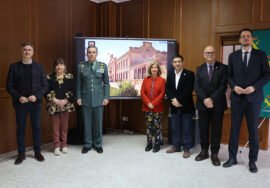 Foto de familia de autoridades que han estado presentes en la presentación de este proyecto