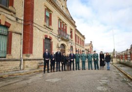 Autoridades y mandos de la Guardia Civil en una reciente visita a la academia de Úbeda.