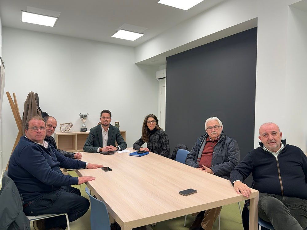 Reunión de trabajo entre el Ayuntamiento de Úbeda y las cooperativas.