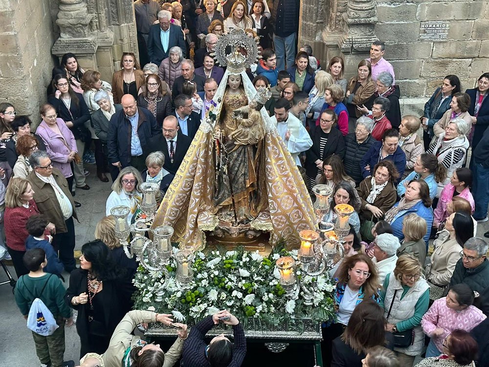 La Virgen del Alcázar, inició su primer traslado de la Misión Pascual hacia la Parroquia de El Salvador.