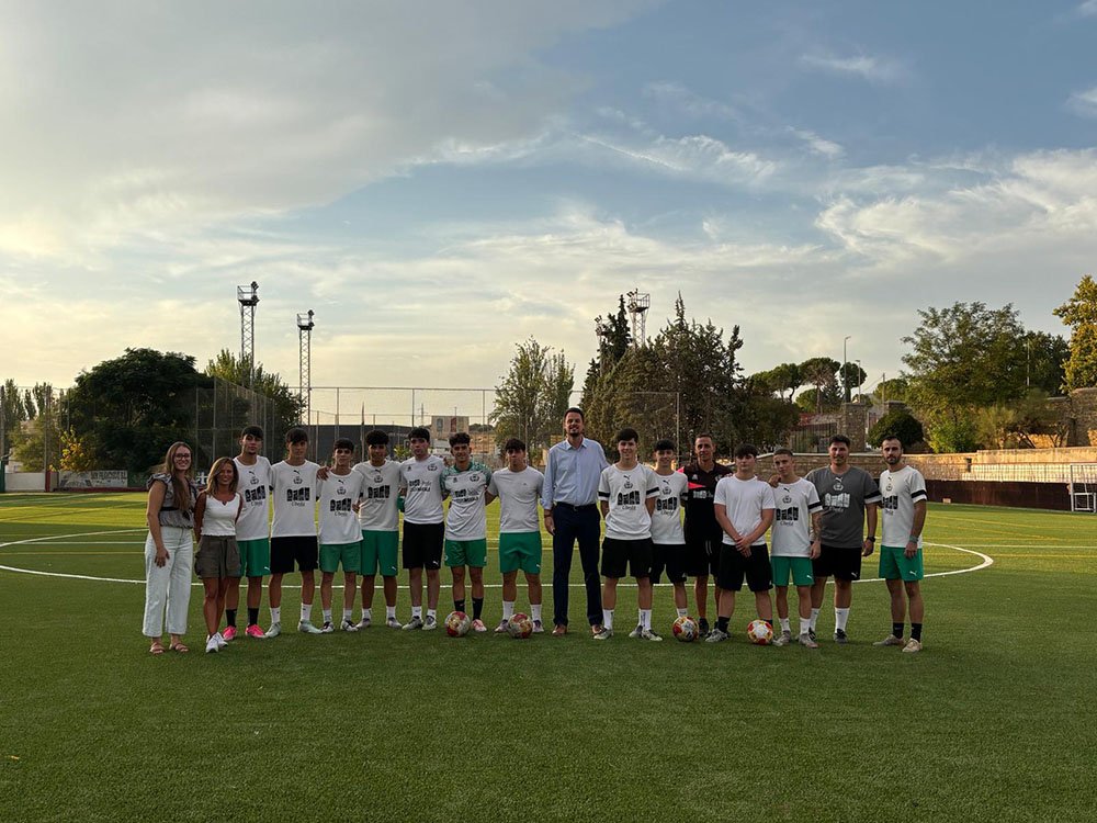 Foto de familia del acto de inauguración.