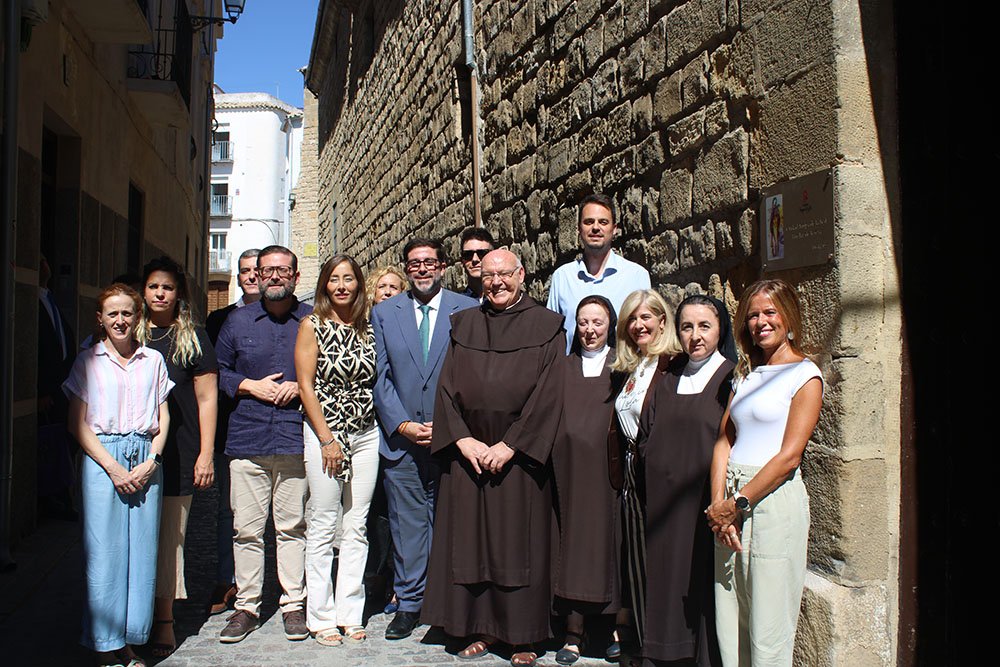 Úbeda refuerza su legado teresiano y sanjuanista con la inauguración de una placa