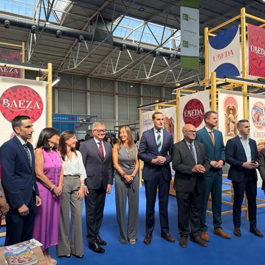 La concejala de Cultura y Turismo del Ayuntamiento de Úbeda, Elena Rodríguez, ha estado presente en el acto de inauguración.