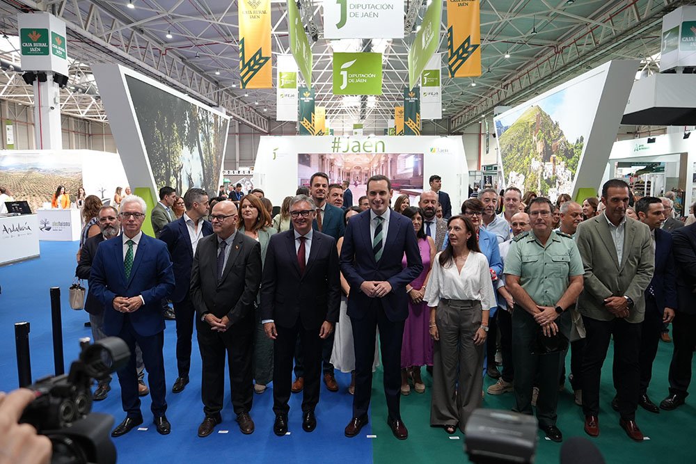 Autoridades en la inauguración de Tierra Adentro e Ibercaza