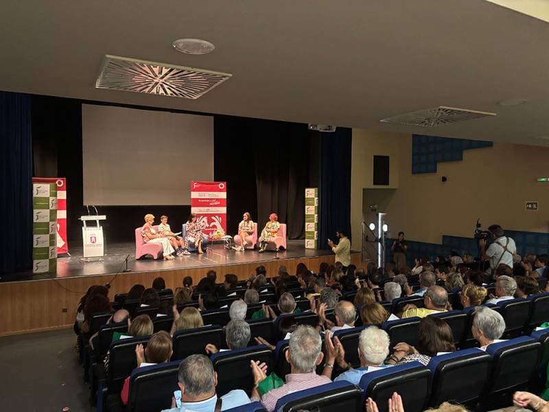El Día de las Personas Mayores reúne en Torredelcampo a más de 300 usuarios de servicios sociales de la provincia